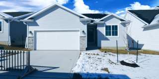 Beautiful 3 Bed Ranch Home w/ fully finished basement in Prime Norwalk Location Gallery 1