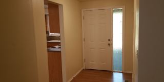 Beautiful 3 Bedroom, 2 bathroom House in Great Quiet Neighborhood. Gallery 11