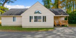 3 bedroom/ 3 bathroom- Mimosa Lane- W&M Law School Gallery 1