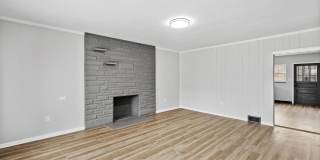 Stunning 3 bed, 2 bath home in East Hills available August 1! Gallery 8
