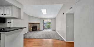 Charming 2BR Condo in Denver - Available NOW! Gallery 12