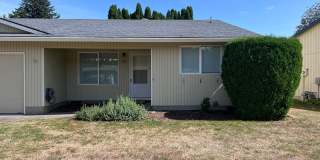 Charming Troutdale Duplex with Garage, Washer & Dryer, and Fenced Backyard! Gallery 1