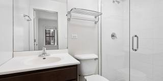 5425 N Clark St Gallery 7