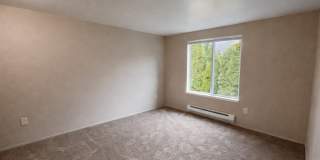 2 Week Special - 3BR Home w/ Garage, Yard & Fireplace Gallery 13