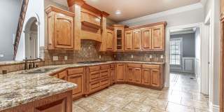 Gorgeous Rogers Home! Gallery 26