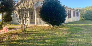 Promise Land Historic Walking District Downtown Morehead City! Charming 4 bedroom 1 1/2 bath Home - Walk to Water, Shops, more Gallery 1