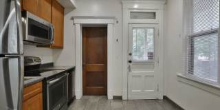 Great CENTRAL Location 5 Bedroom House - Virtual Showings Available Gallery 14