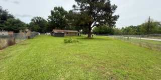Lovely 2 bed/1 bath on a corner lot! Lovely 2 bed/1 bath on a corner lot! Gallery 16
