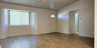 4/2 with open floor plan Available NOW!! Gallery 3