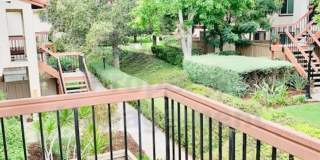 Beautiful 2 Bd/1 Ba, 806 sf upper unit condo located in very desirable La Jolla Colony community Gallery 1