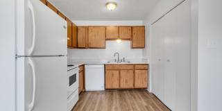 Cute 2 Bed 1 Bath Unit in Quiet Fourplex Gallery 7