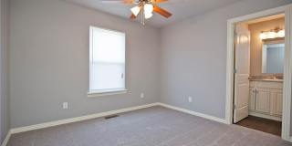 4 Bed 4.5 Bath Townhouse just mins away from the University! Gallery 16