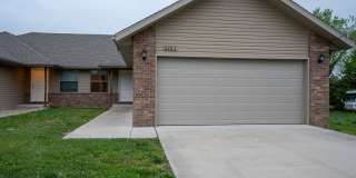 3 Bedroom Duplex with a fenced in yard in Battlefield, MO Gallery 3