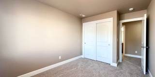 Modern 3 Bed/2.5 Bath with Double Car Garage Townhome in Sandy, OR! Gallery 26