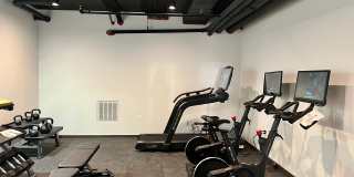 725 W Pratt Gallery 120