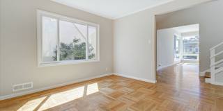 Spacious Westlake Home Gallery 8