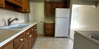 Spacious 2 Bedroom Home with Sunroom and Plenty of Storage! Gallery 5