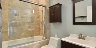 Bright  Modern 4th Floor Penthouse with Private Roof Deck – 2 Bed | 1 Bath | 840 Sq Ft Gallery 6