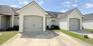 2 Bedroom Townhome Near LSU| Gated Community Gallery 8
