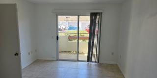 Vibrant 2 bedroom/2 bath condo in a great community with quick access to main commuter arteries Gallery 12