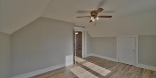 2211 Brown Avenue Gallery 31