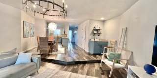 235 Pelican Place Gallery 6