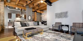 154 W Hubbard Street Gallery 7