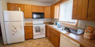 Upstairs condo with garage space in great NW location! Gallery 7