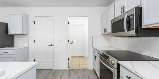 Stunning 5 Bedroom 2.5 Bath w/Den Gallery 8