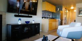 Furnished 2 bedroom Condo with view of Lake Union Gallery 26