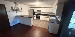 Spacious 3-Bedroom Home with Fenced Yard & Screened Porch in SE Ocala Gallery 9