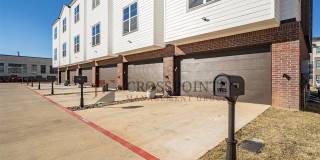 3 bedroom, 3.5 Bath, 2 Car Garage Townhome! Fully Furnished! Gallery 1