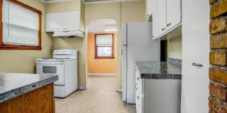**For Lease: 908 E 31st St – Spacious 5‑Bedroom Historic Home in Central Kansas City** Gallery 11