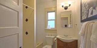 Beautifully Renovated Craftsman with Private Yard & Guest Suite in Prime Bankers Hill Gallery 14