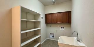 Viewable Now!  Small Pets Accepted! Gallery 17