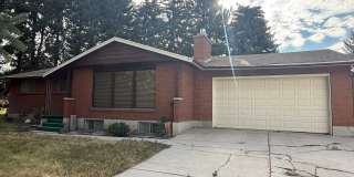Beautiful home, large shade trees, walk to the lake, minutes to ski resorts Gallery 1