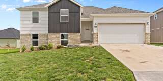 Beautiful Split Level 5 Bedroom Home - Hills of Olde Savannah Gallery 1