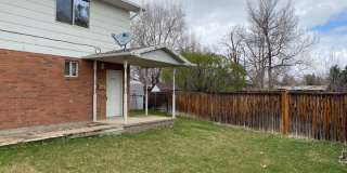 2 Bedroom 2 Bath Townhome w/ large 2 car garage - Freshly remodeled - Available Now Gallery 4