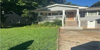 Gorgeous Renovated Bungalow For Rent In Highly Sought After Edgewood Neighborhood! Gallery 1