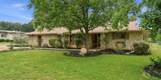 4 Bedroom with a Pool in Helotes! Gallery 5