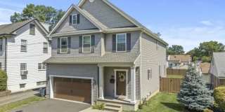 Modern Colonial Single-Family Home Gallery 3