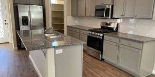 Desert Color Home -  Internet Included! Gallery 9