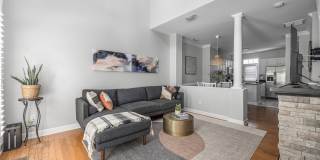 Stylish 3-bedroom townhome in Vermillion in Hustersville Gallery 19