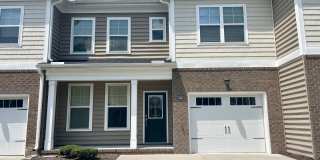 Stunning VB Townhome Style Condo Gallery 1