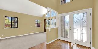 Sunlit 3 Bed Glen Cove Home Gallery 8