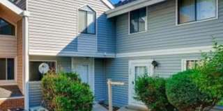 Charming 2BR Condo in Aurora Gallery 1