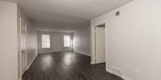 Colonial Apartments Gallery 43
