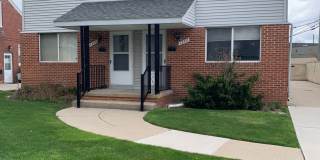 Beautiful 2-Story Townhouse Near Woodward Avenue in Berkley Gallery 1