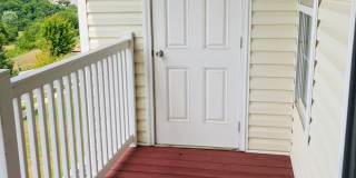 Top floor, fully furnished, with balcony-  Perfect for Professionals- Near shops & restaurants Gallery 15