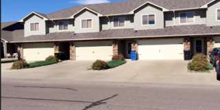 Beautiful West Side 3 Bed/2.5 Bath Townhome! Gallery 1